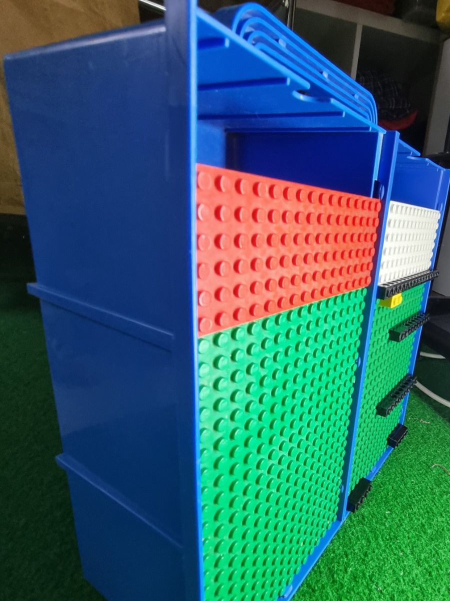 Lego Spielzeuge: Lego Box mit vielen Bauteilen Lot – Gebraucht aus geroldswil von Gumball1 1