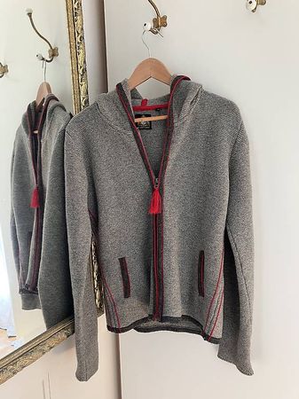 Attraktive Strickjacke im modernen Trachtenlook