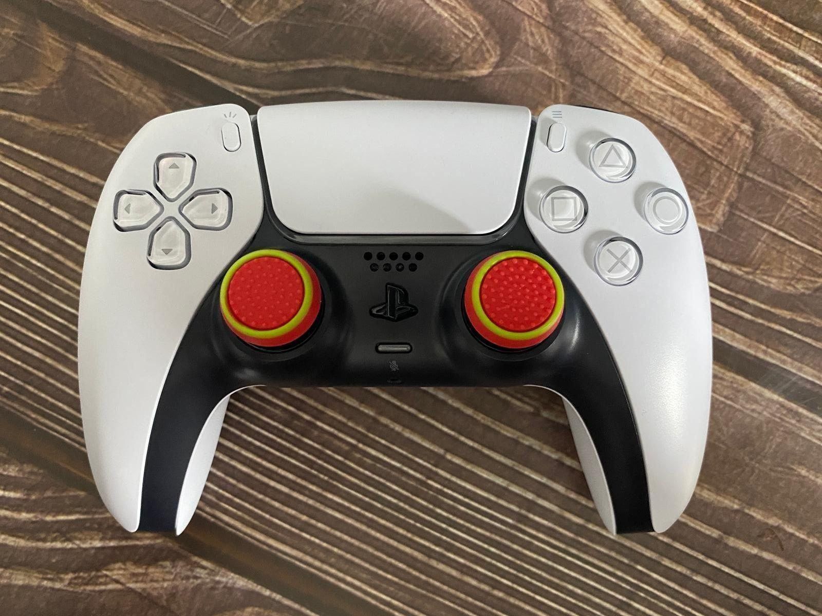 Controller: PS5 Controller Grips / Noppen (Rot/Grün) – Nuovo (secondo la descrizione) da Niederwil SO venduto da BlueSonic