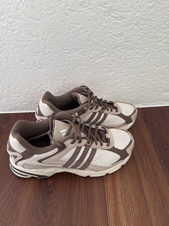 Scarpe da uomo: Adidas Sneaker Neuwertig Gr. 42 2/3 – Usato da Aesch BL venduto da Jos_5tqs