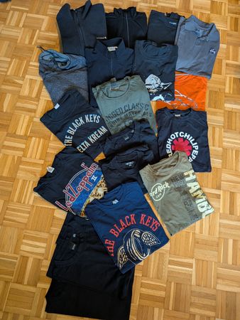 19 teiliges Kleiderpaket in XXL: Jacke, Pulli, T-Shirts 