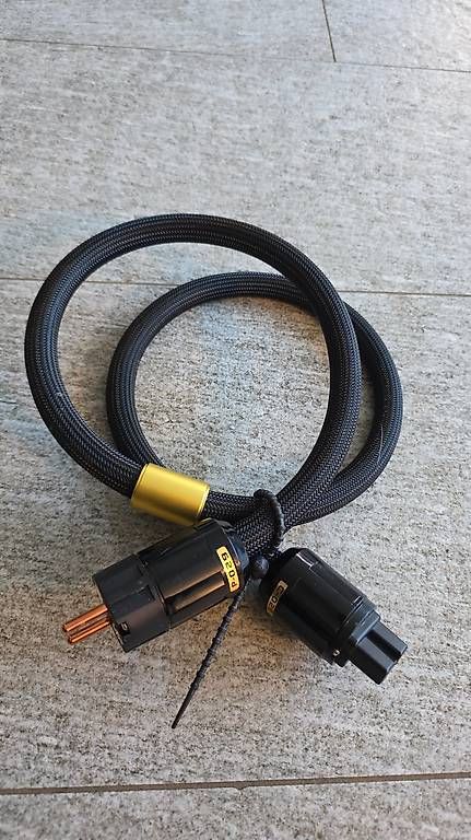 Cavi: Netzkabel High End Abschirmung 2.5 10A – Usato da Uznach venduto da Brandaoleao