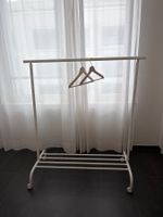 Kleiderständer weiss mit Rollen