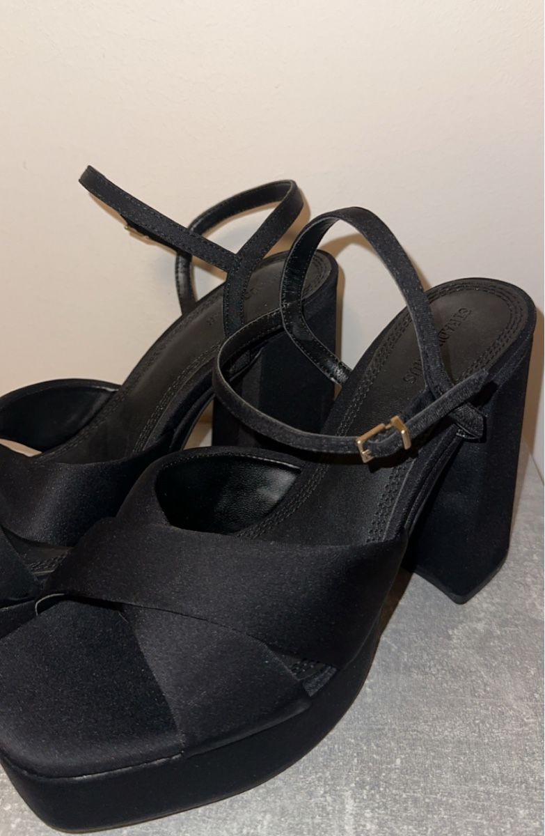 Scarpe da donna: Absatzschuhe schwarz von Stradivarius Gr. 40 – Nuovo (secondo la descrizione) da Oftringen venduto da tola19