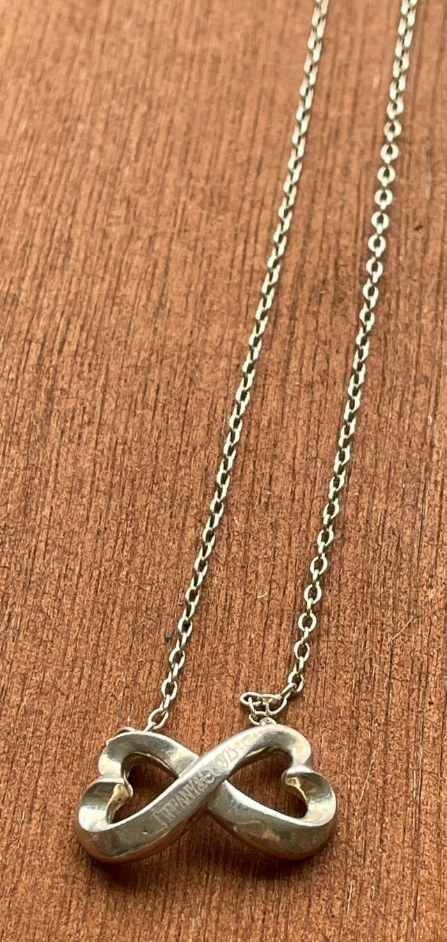 Tiffany & Co. Catenine: Tiffany & Co. silver infinity necklace – Usato da Embrach venduto da lau_2gtp 3
