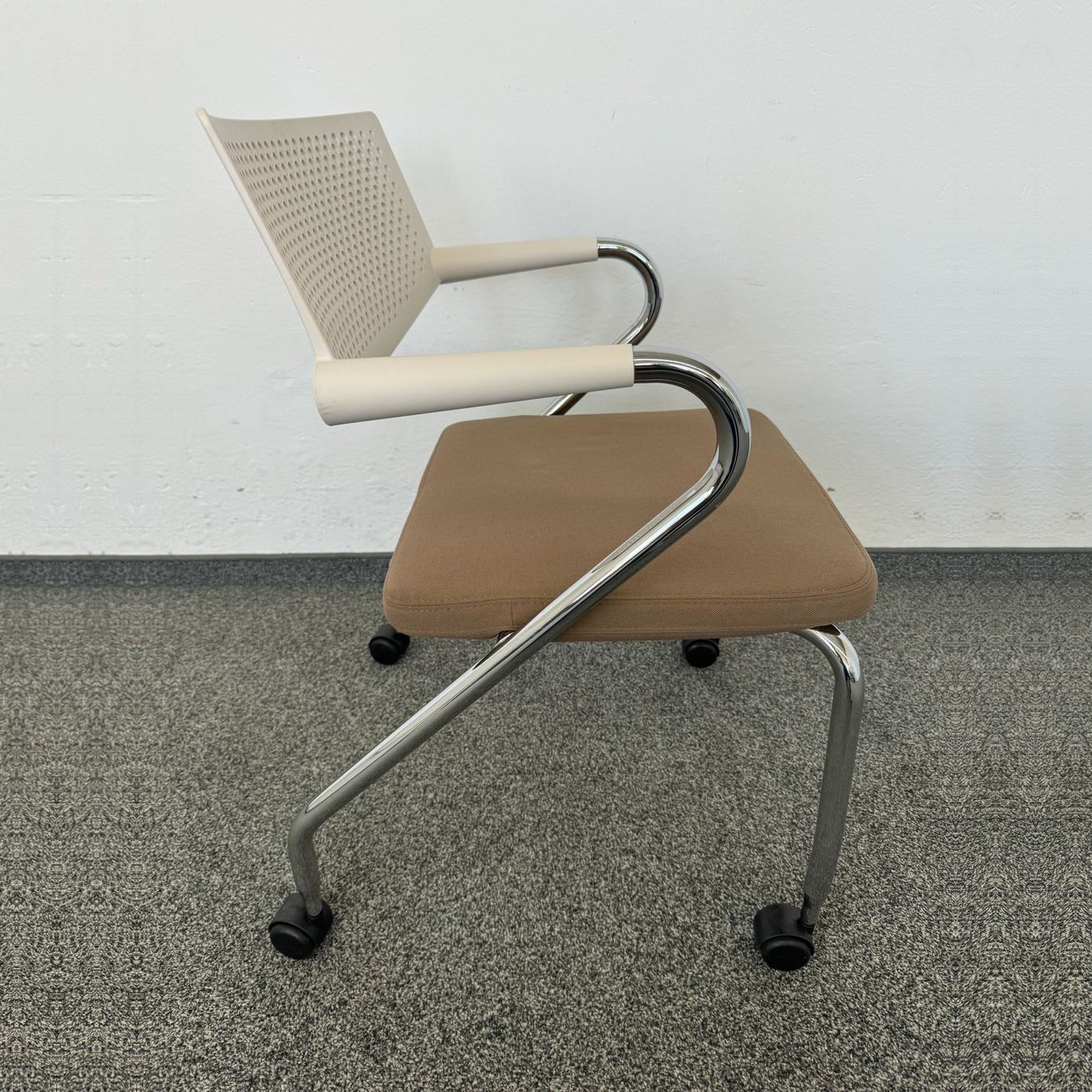 Vitra Sedie: Vitra Visaroll 2 Stuhl Cognac – Usato da Schönenwerd venduto da mcofficeshop 2