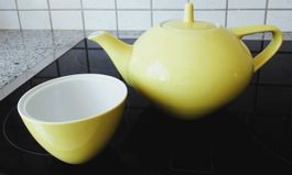 RÖSSLER PORZELLAN  HELLGELBE TEEKANNE +ZUCKERDOSE