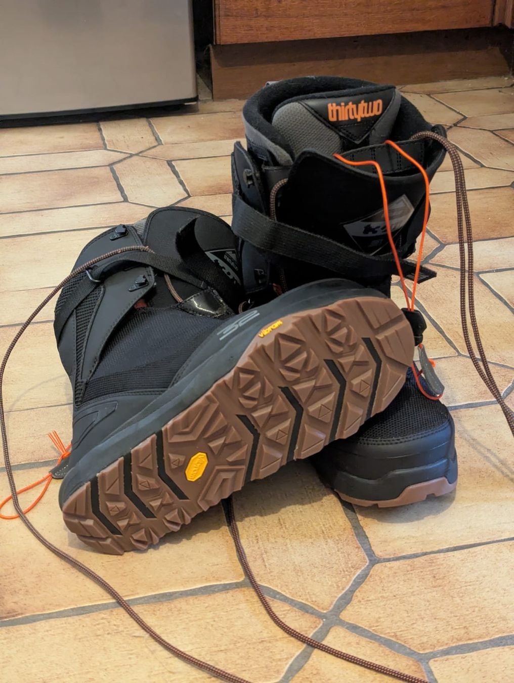 Jones Boards: Chaussure Snowboard Jones 32 t. 43 – Neu (gemäss Beschreibung) aus Montreux von Marieyloba 1