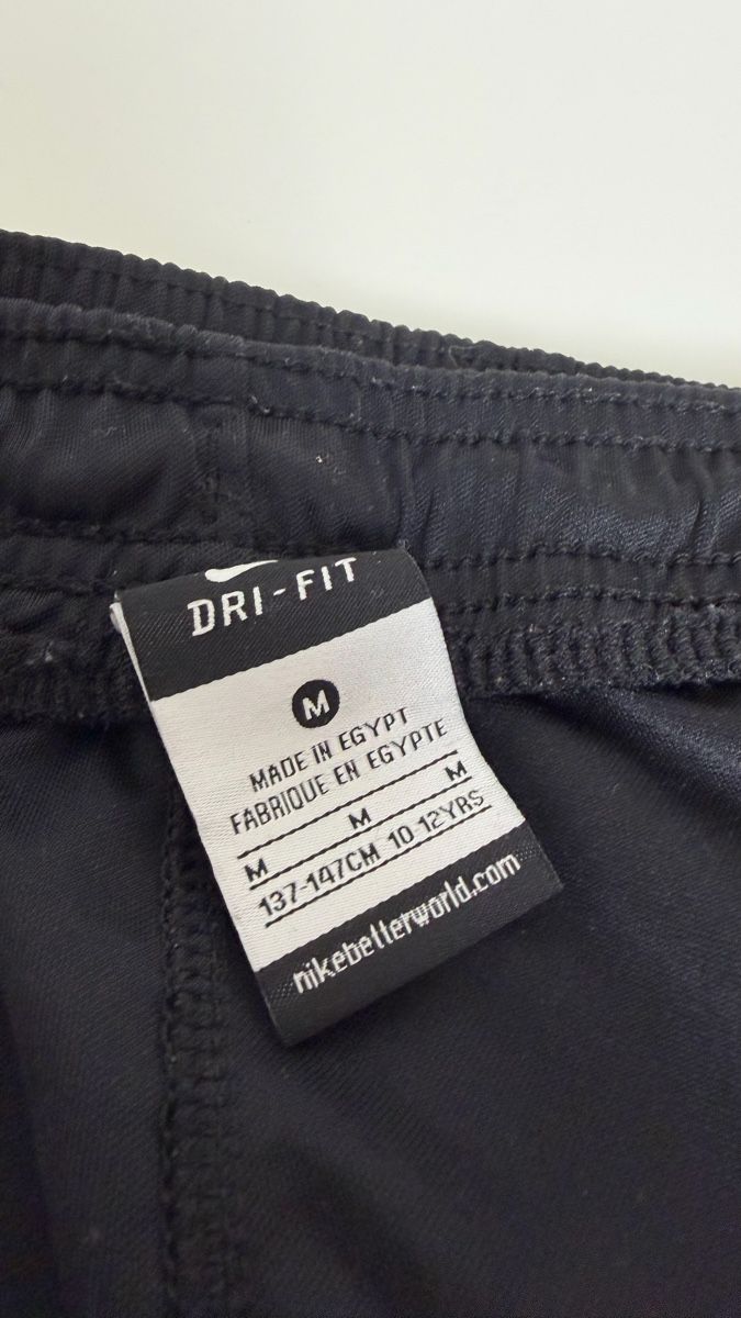 Nike Pantalons: Nike black shorts with white swoosh  – D'occasion à Knonau par Grapesvintage 6