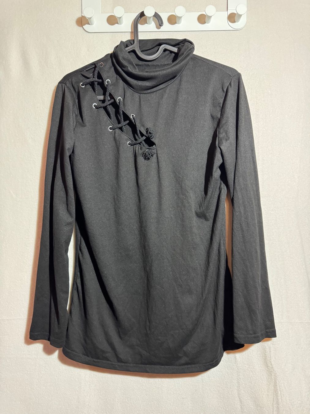 Pulls & Sweat-shirts: Schwarzer Pullover Gr. M – D'occasion à Grosswangen par SALE_SALE_SALE