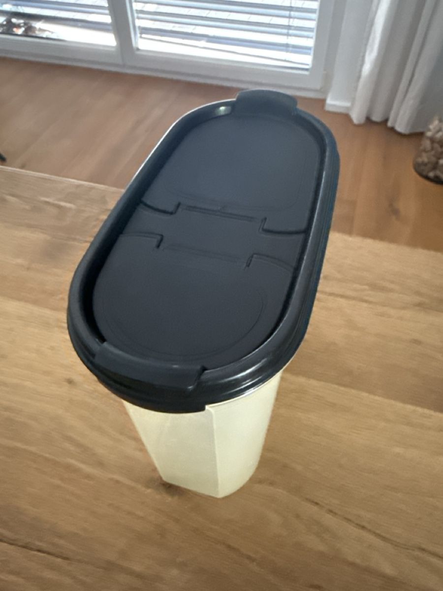 Tupperware Contenitori & Simili: Tupperware Vorratsbehälter 1.7 Liter, gut erhalten! – Usato da Wegenstetten venduto da ItsVi 1