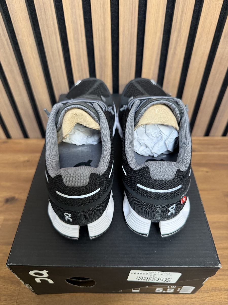 On Scarpe da donna: On Cloud Black/White, Gr. 36.5 – Nuovo e nell'imballaggio originale da Herisau venduto da Sprecher_01 4