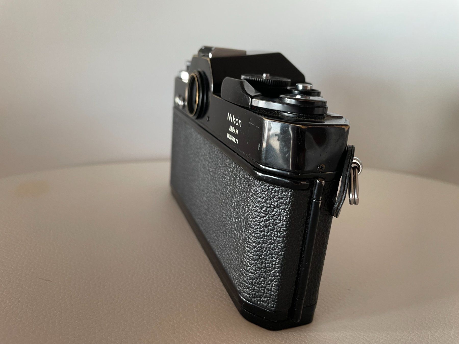 Nikon Fotocamera: Nikon Nikkormat EL Black – Usato da Petit Lancy venduto da gil_hr6v 2