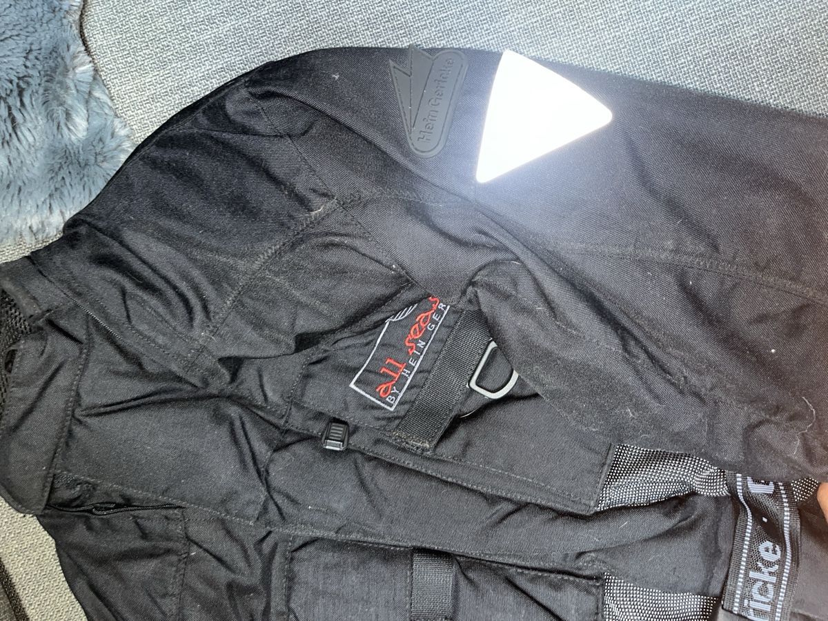 Jacken: Motorradjacke Schwarz Grösse S Gebraucht – Gebraucht aus Luzern von LuzernerShop 1