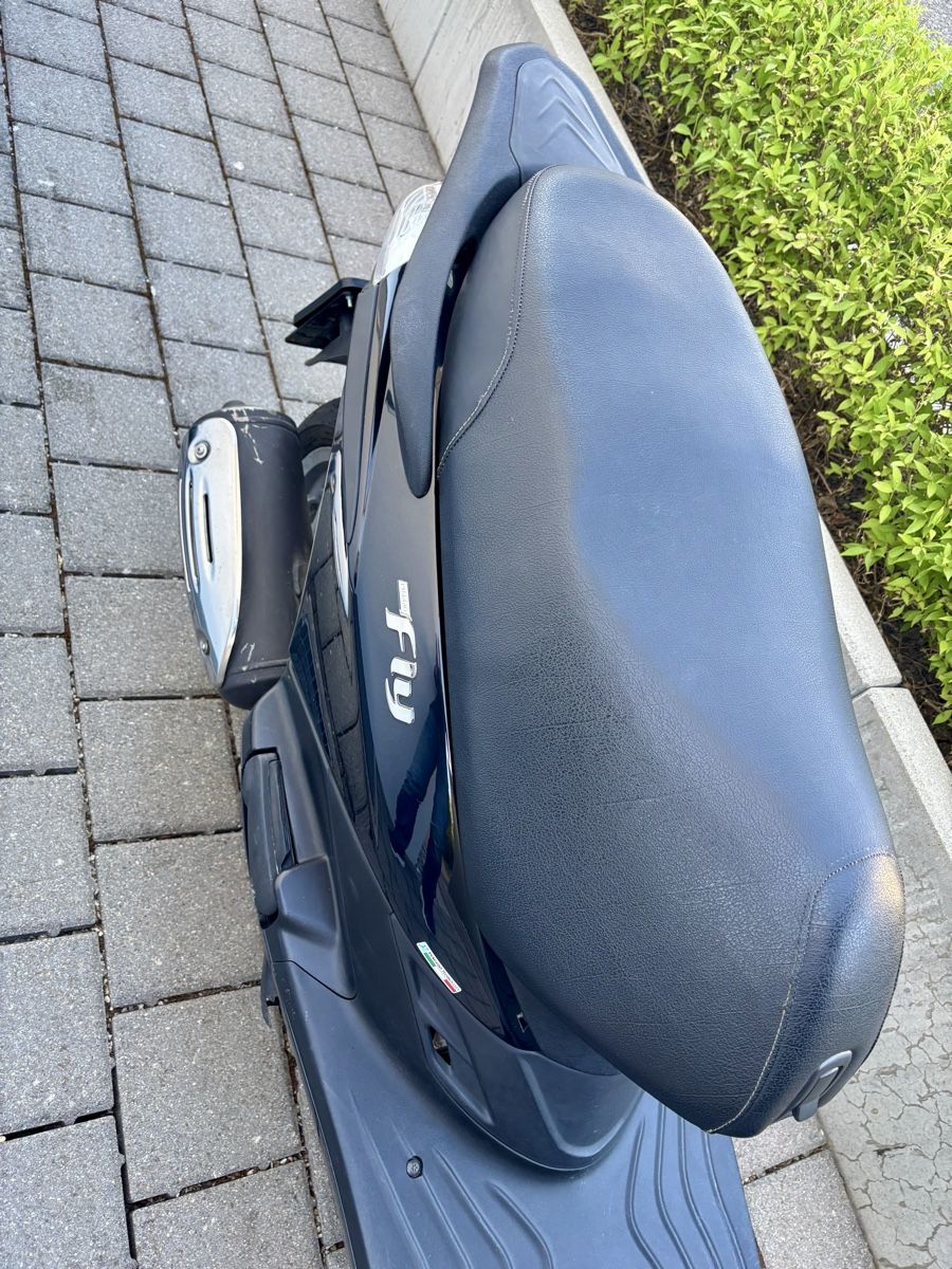 Piaggio Scooter: Piaggio Fly 125 Schwarz 15000km gebraucht – Usato da Ulisbach venduto da gfalafao 6