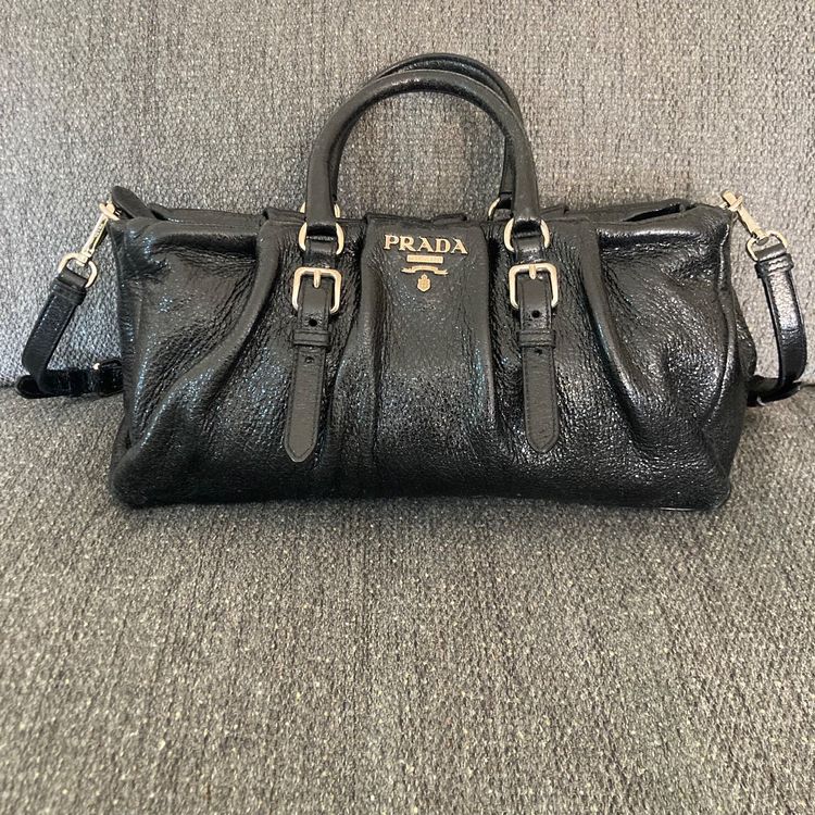 Sac main Prada vintage en cuir noir Comprare su Ricardo