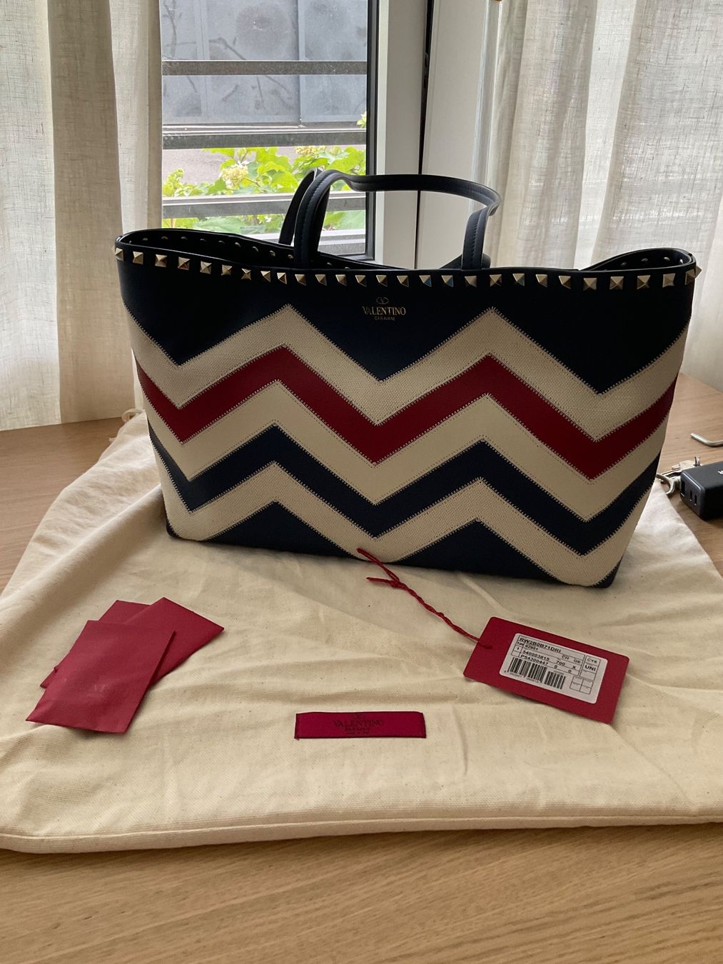 Valentino Borse da donna: Valentino Rockstud Leather & Canvas Stitched Shoulder Tote – Usato da Baar venduto da dsb07