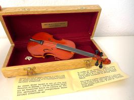 Miniatur STRADIVARI Geige 1:3.33 – Handarbeit aus Italien
