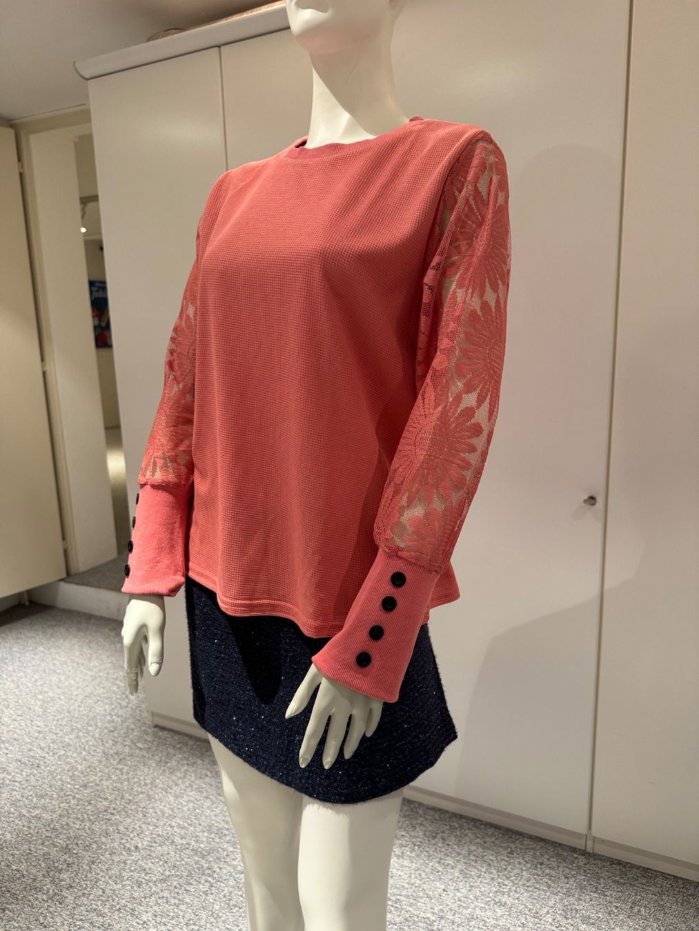 Maglioni & Felpe: Léger pull rose ou rouge dentelle -40 -élégant chic – Nuovo (secondo la descrizione) da Genève venduto da flocon06 1