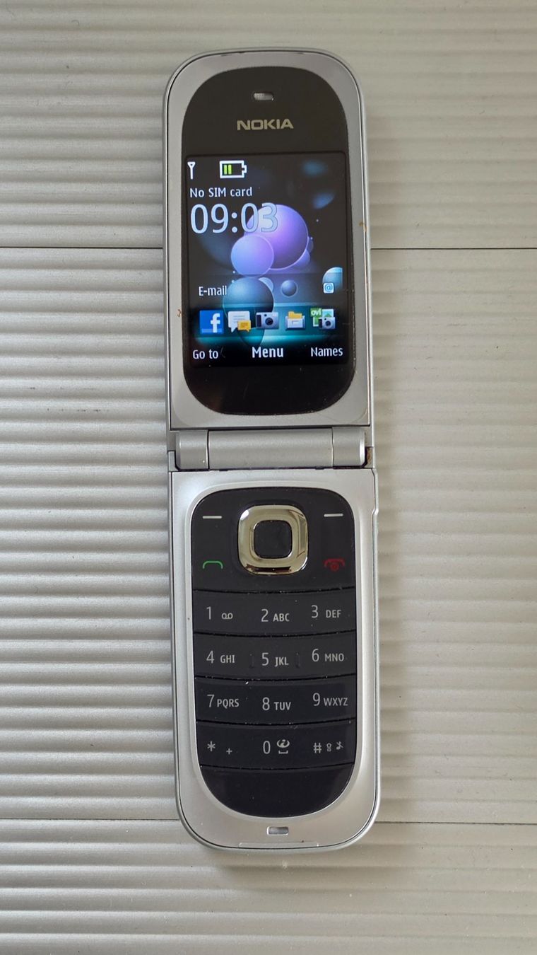 Nokia Handys / Smartphones: NOKIA 7020 Graphite – Gebraucht aus Dietlikon von Foph 2