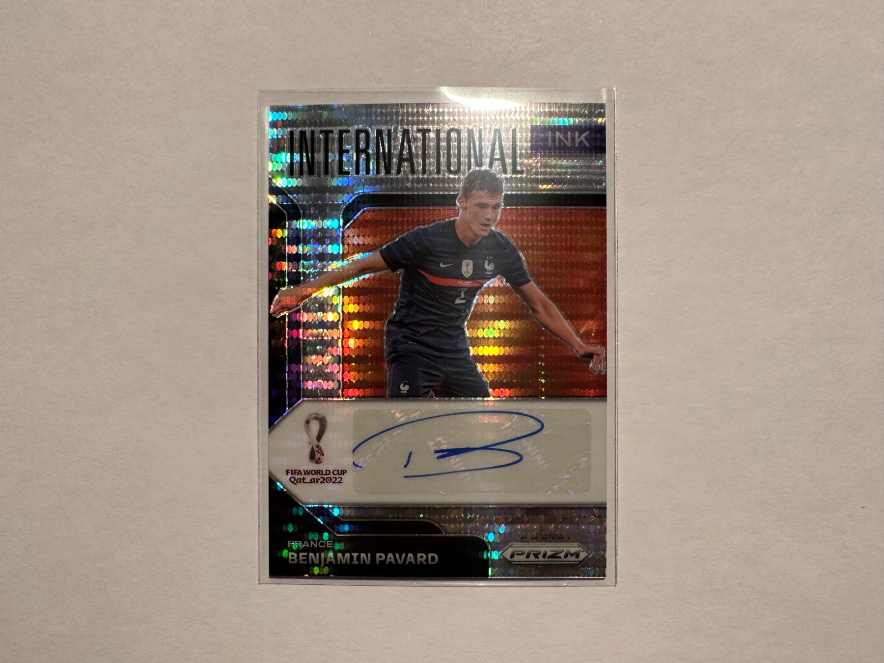 Panini Carte collezionabili: 2022 Panini Prizm World Cup Benjamin Pavard Auto – Usato da Hagendorn venduto da Pokecollectorch