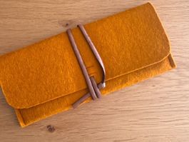 Handmade Wollfilz-Brillenetui Orange – Braun
