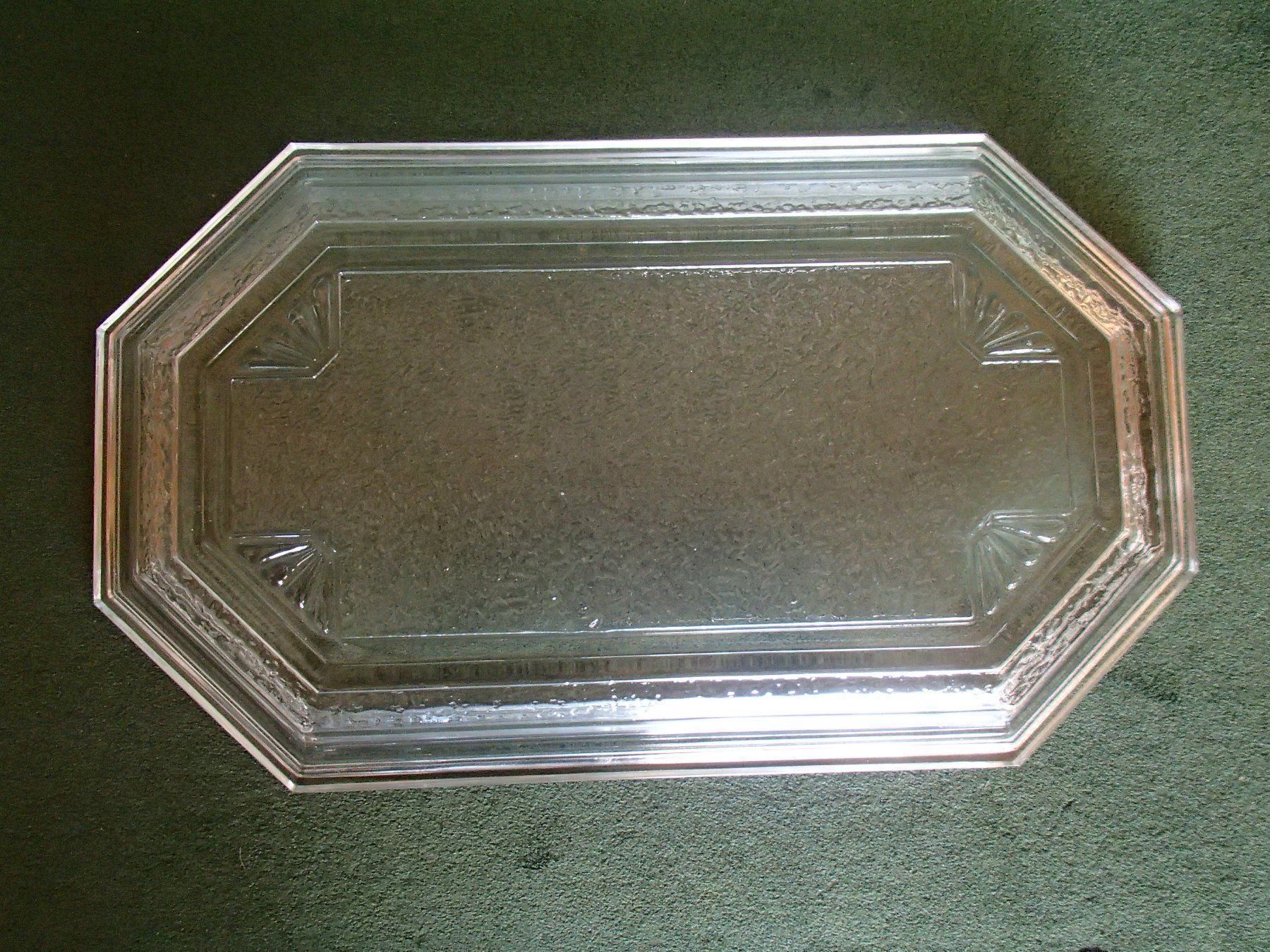 Plateaux: achteckige Glas Kuchen oder Servierplatte mit schönem Muster – D'occasion à Schöfflisdorf par pullux 5