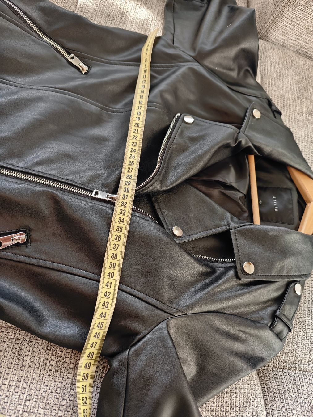 Giacche: Stylish Black Leather Jacket Mohito Gr. 40 – Nuovo (secondo la descrizione) da Zürich venduto da alu_dzr7 7