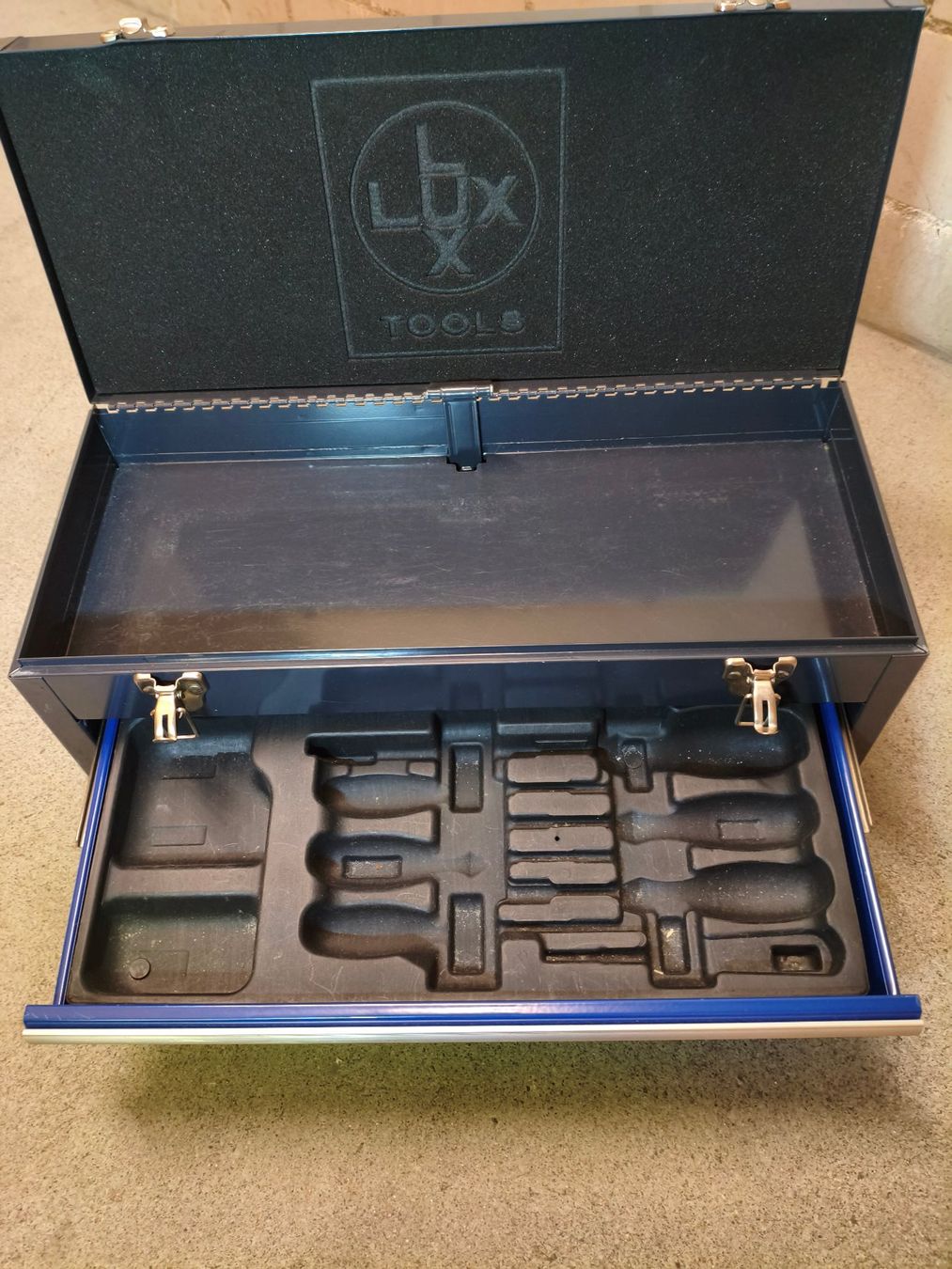 Lux Tutti gli attrezzi: Werkzeugkoffer mit Plastik-Formen – Usato da Ehrendingen venduto da thegreat1 2