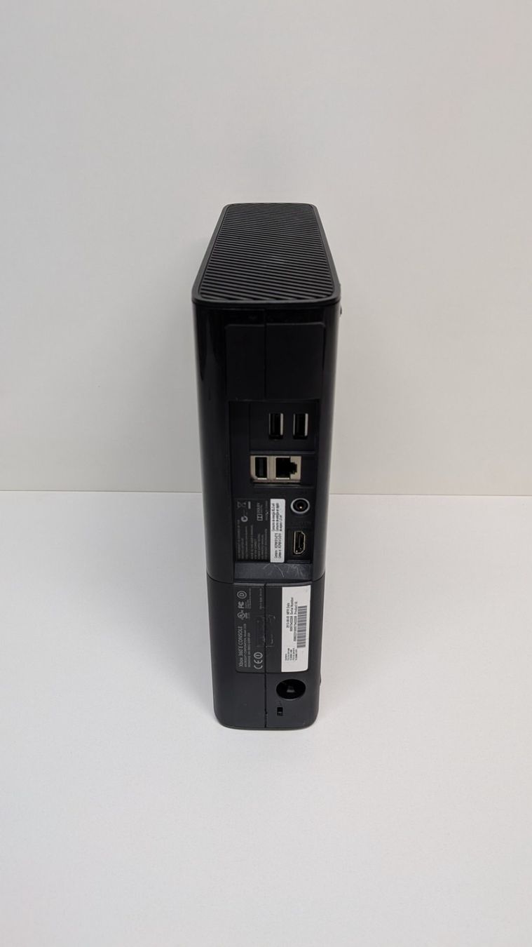 Microsoft Console: Microsoft Xbox 360 E Konsole, 228 GB – Usato da Menziken venduto da mame18 3