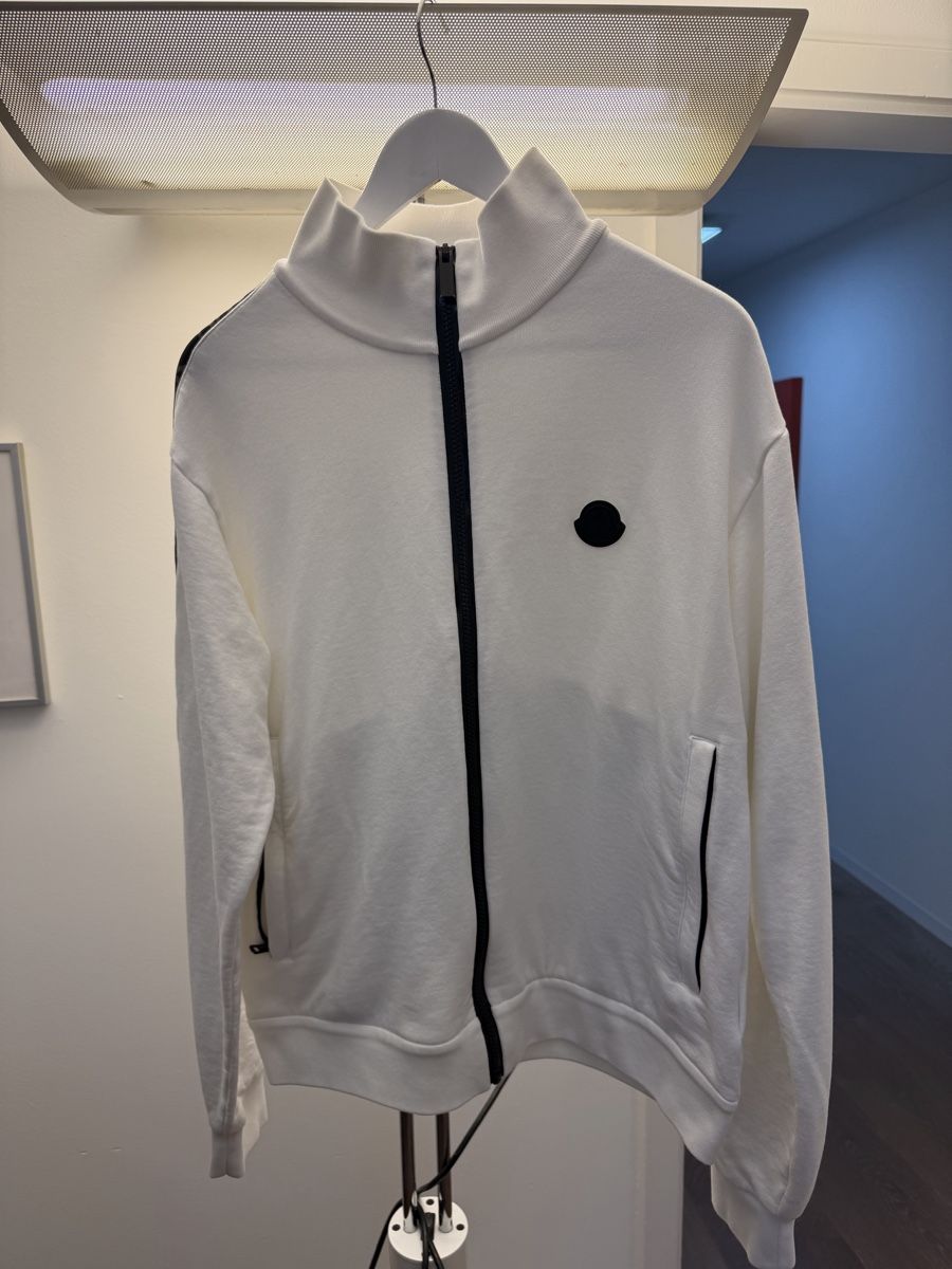 Moncler Giacche: Moncler Jacke Grösse L – Usato da Geroldswil venduto da Gfacchinetti
