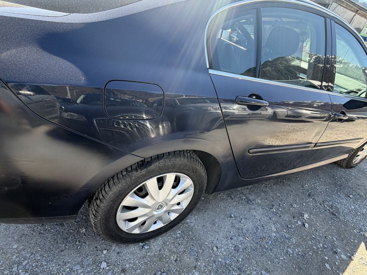 Renault Automobili: Renault Laguna 2.0 Benzin – Difettoso da Mollis venduto da BSL10 9