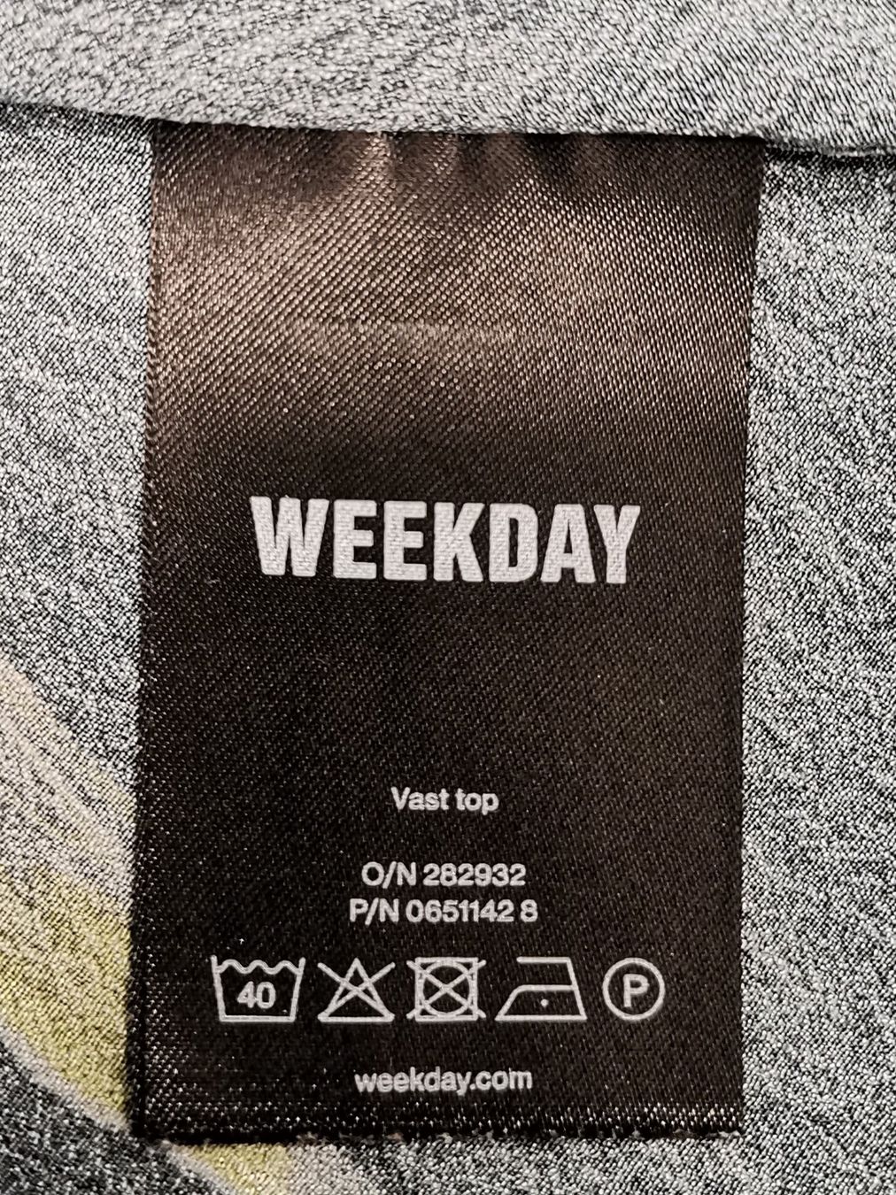 Weekday Camicette: WEEKDAY Bluse, Grösse M – Usato da Schaffhausen venduto da Restwert_SH 7