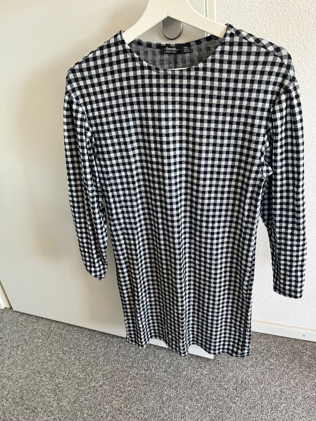 Kleider: Kleid – Gebraucht aus Sulgen von Costadi