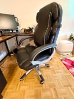 Bureau d’angle avec chaise pour télétravail