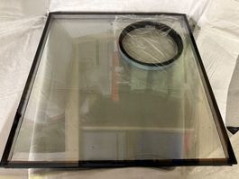Fenster-Glasscheibe mit Katzenloch