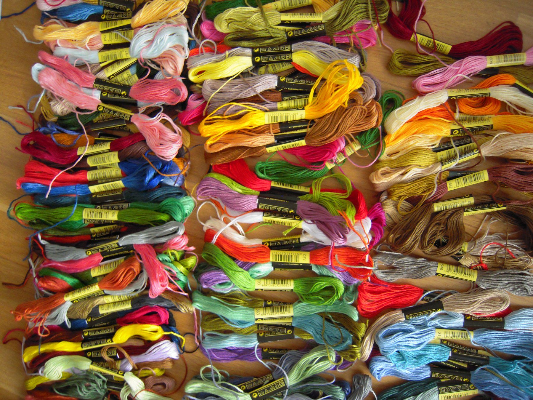 Kordeln & Faden: 200 Stickfäden Stickgarn (200 verschiedene Farben!) NEU – Neu und originalverpackt aus Uzwil von visions77 4