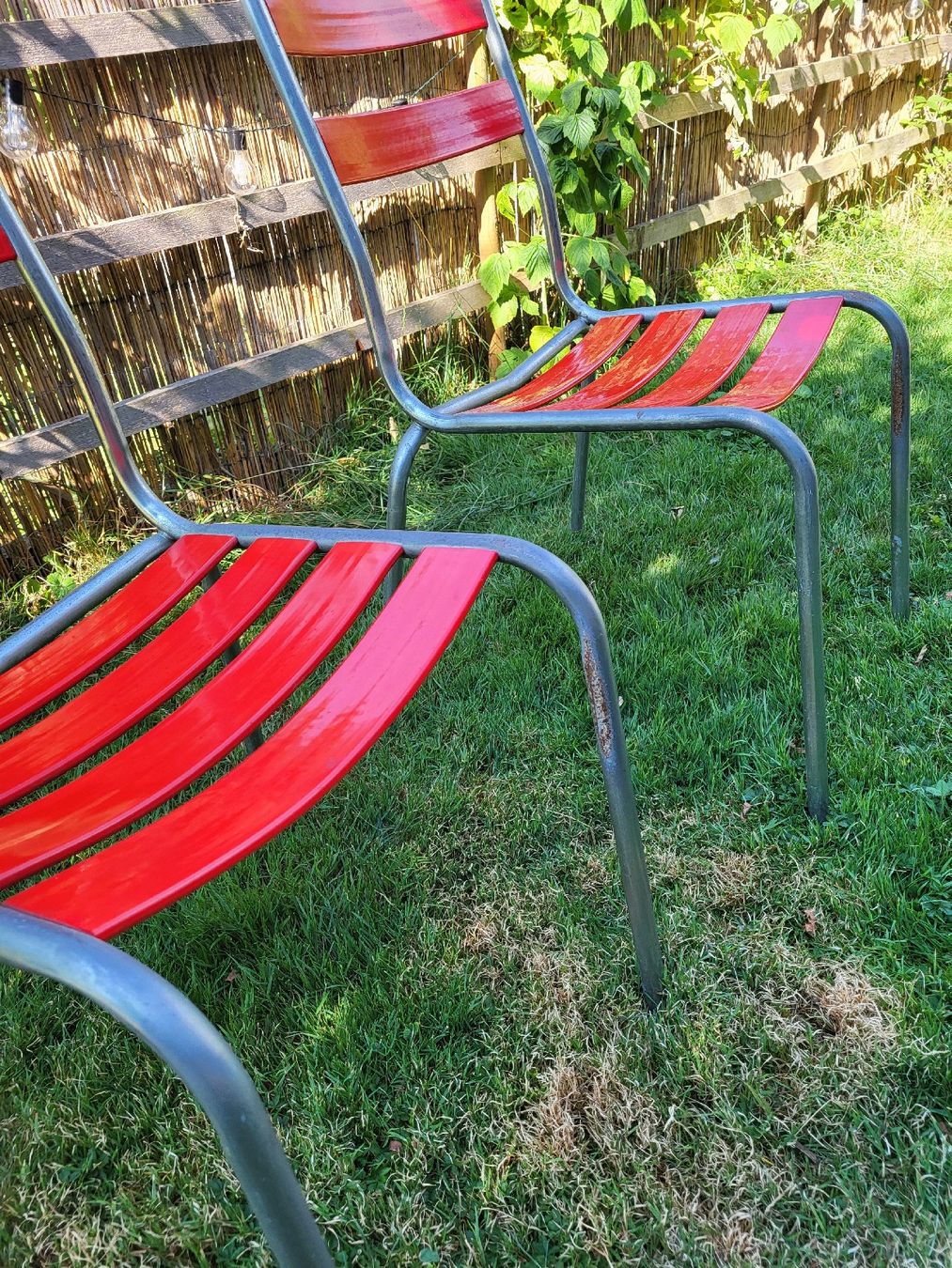 Sedie: Zwei Gartenstühle rot Metall gestell – Usato da Hettiswil venduto da Mats_Lee 1