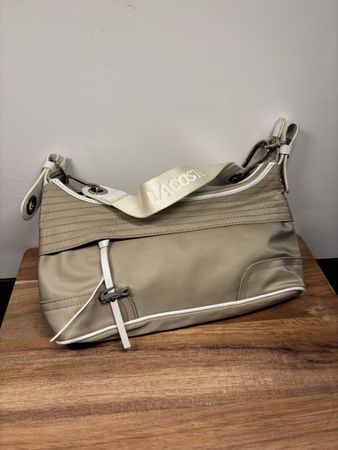 Handtasche Lacoste beige weiss kompakte Form guter Zustand