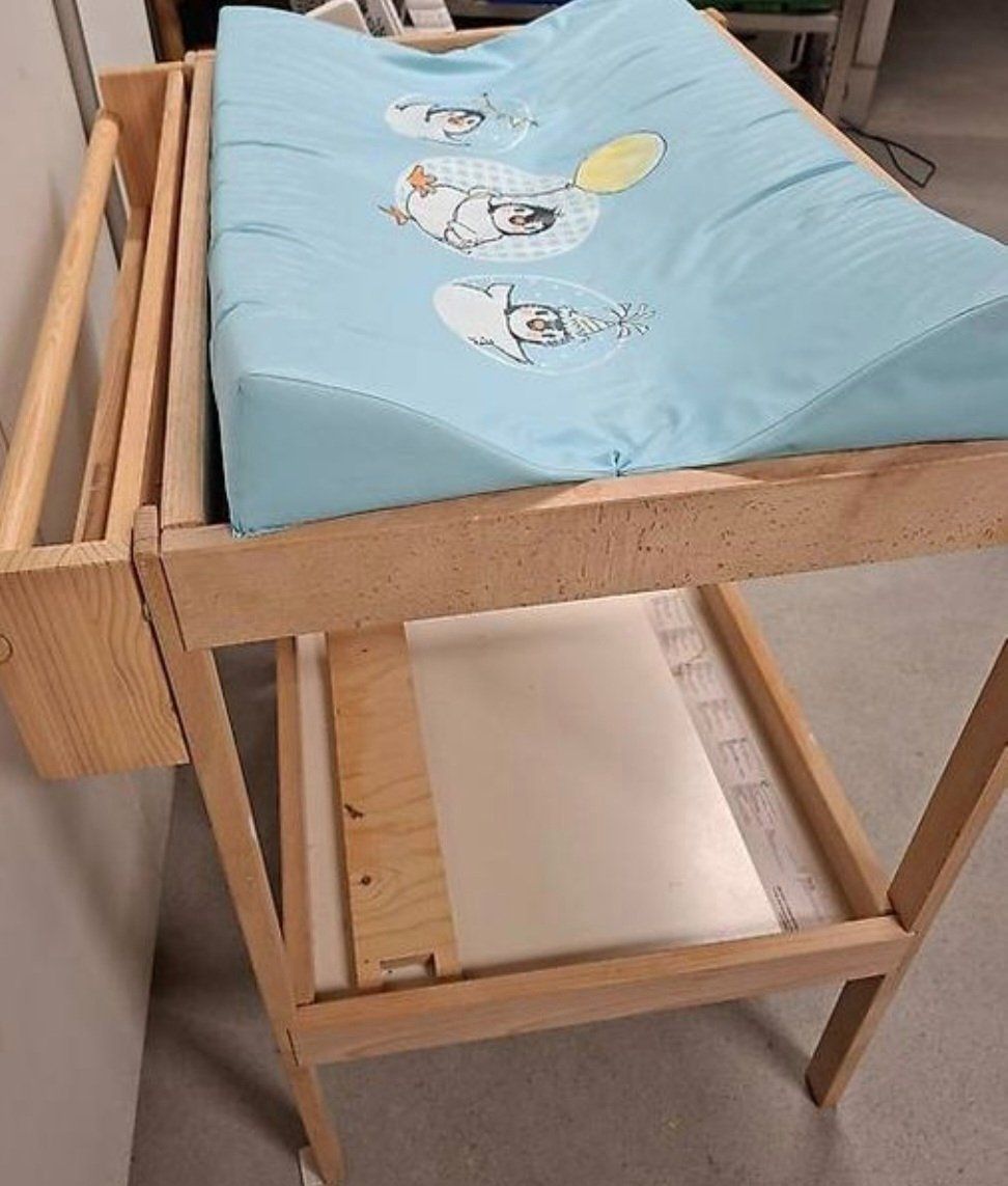 Ikea Fasciatoi & Accessori: Wickeltisch aus Holz – Usato da Zeihen venduto da Wetterfrosch02 2