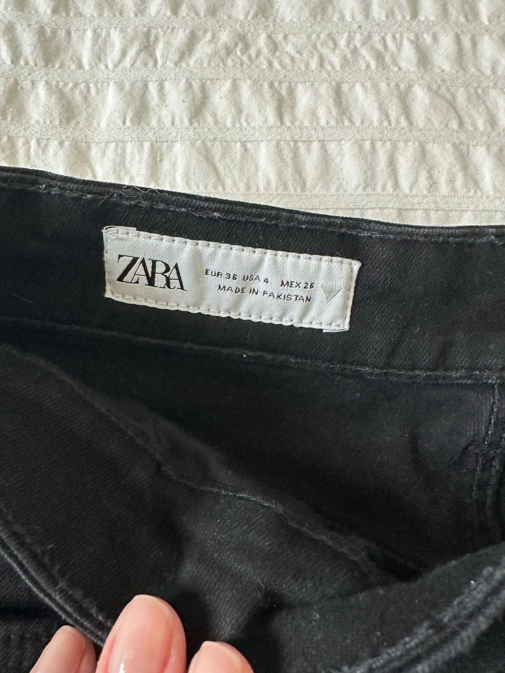 Zara Jeans: Schwarze Zara Jeans, Grösse 36 – Usato da Schlieren venduto da January13 2