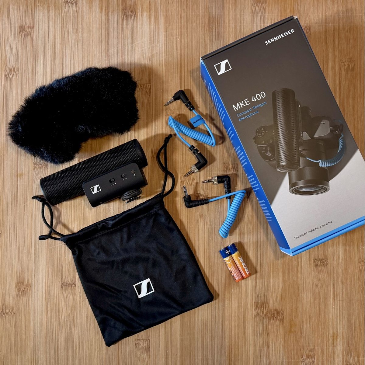 Sennheiser Microfoni: Sennheiser MKE400 Shotgun Microphone – Nuovo (secondo la descrizione) da Strengelbach venduto da kau_yh2m