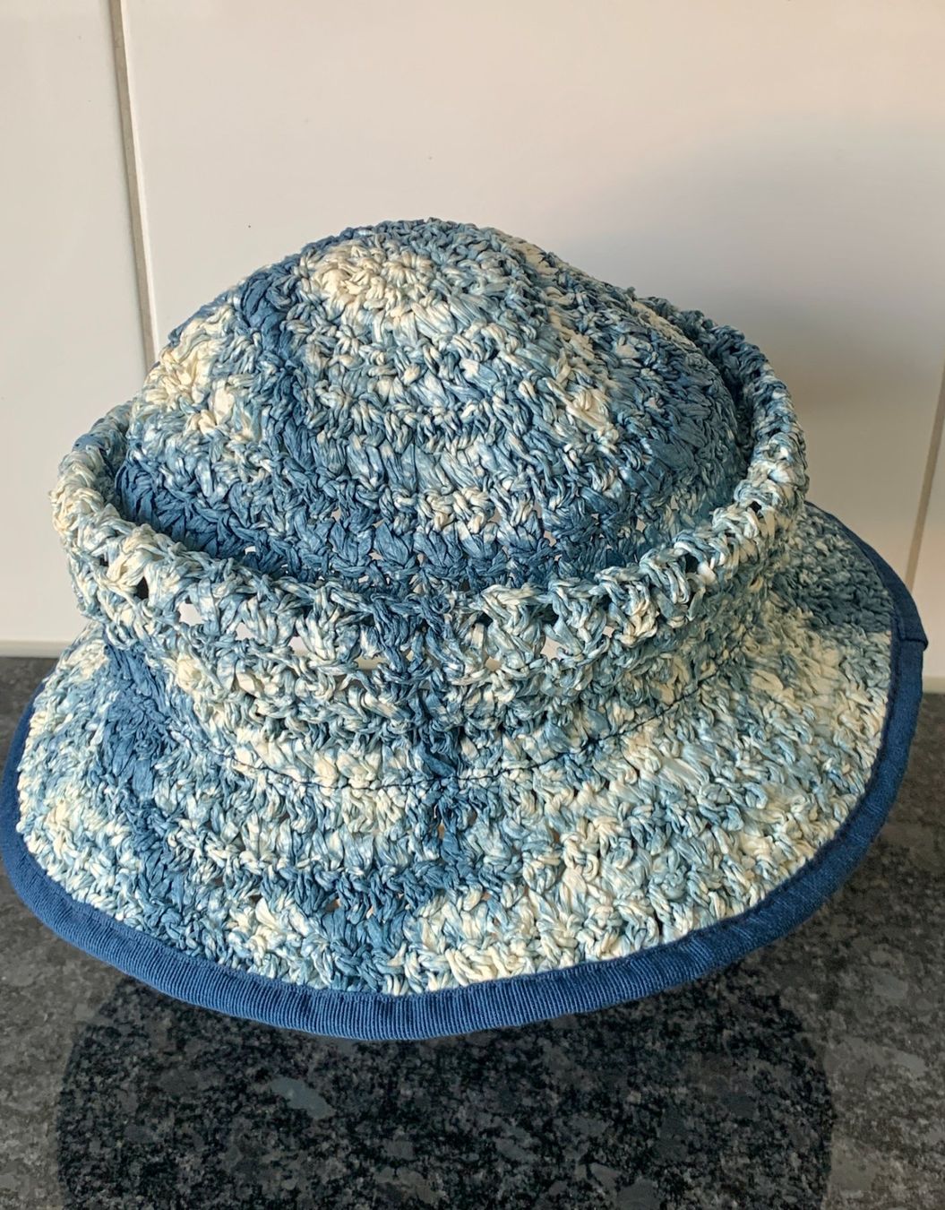 Copricapi, berretti & cappellini: Vintage Basthut in Blau/Crème – Usato da Kloten venduto da Nephty 7