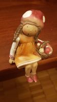 Figur Deko Mädchen sitzend Fliegenpilz Pilze Tisch Kommode