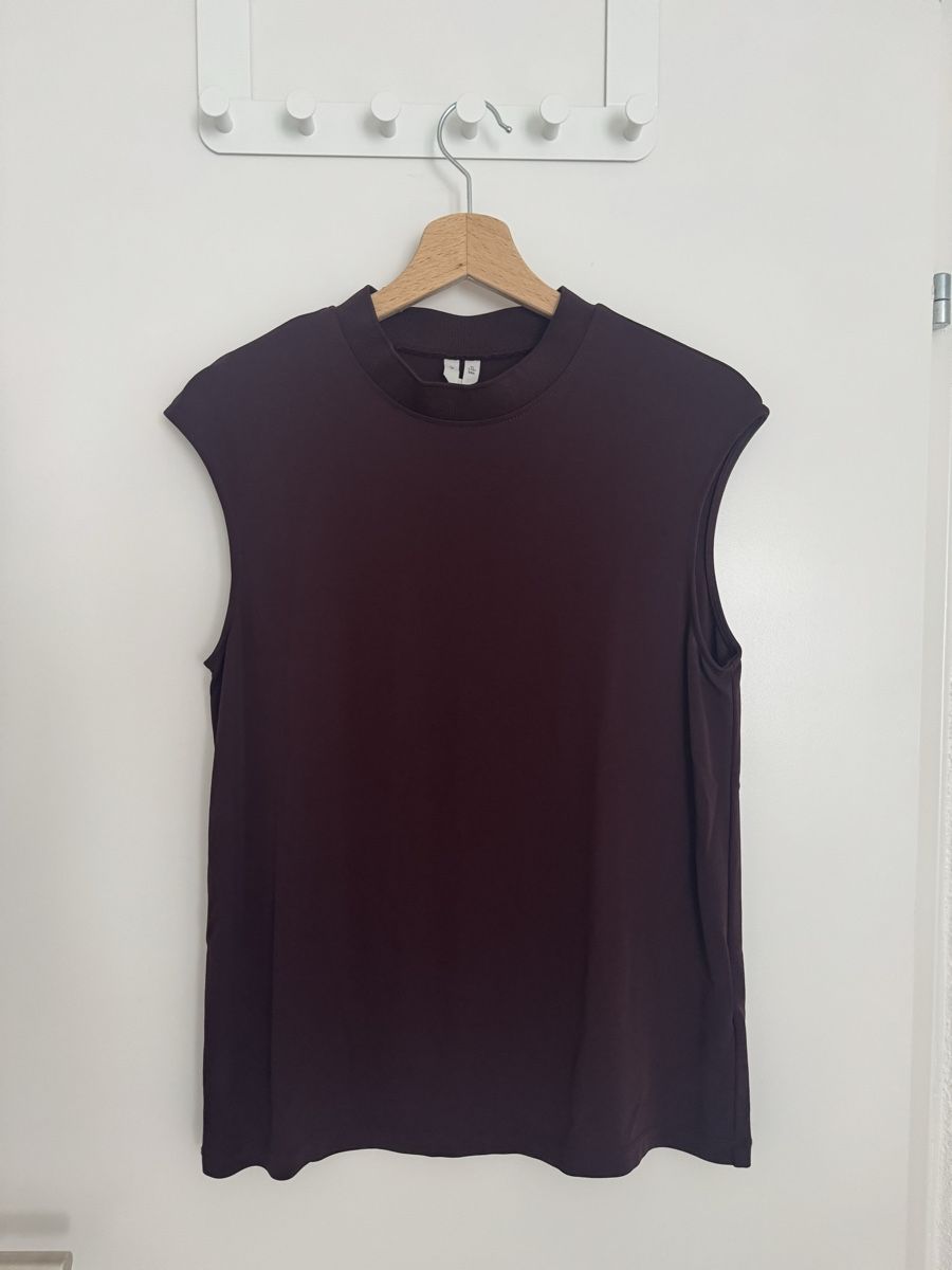 Arket Tops: Arket wine top size M – Gebraucht aus Zürich von Linen218 1