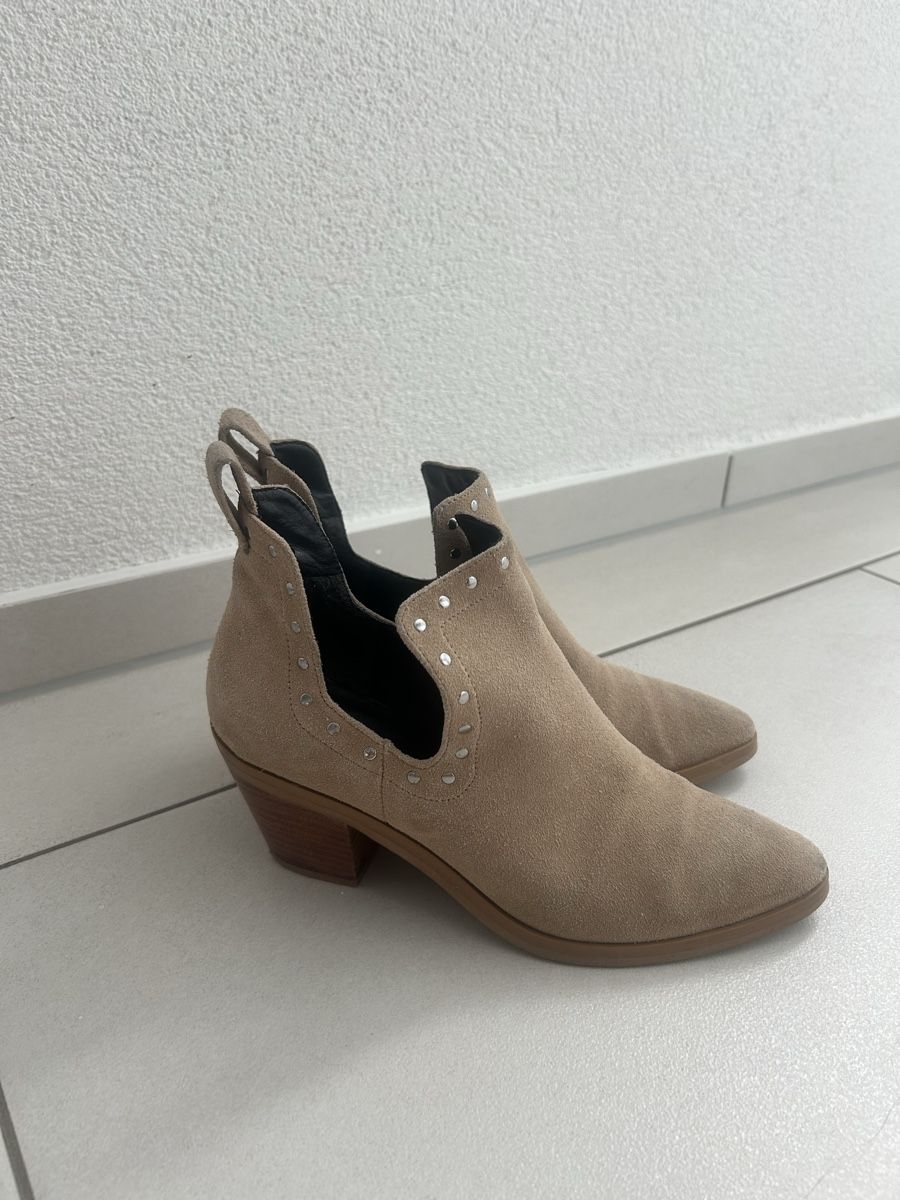 Damenschuhe: Stiefeletten beige Grösse 37 – Gebraucht aus Vitznau von SmartFinds 1