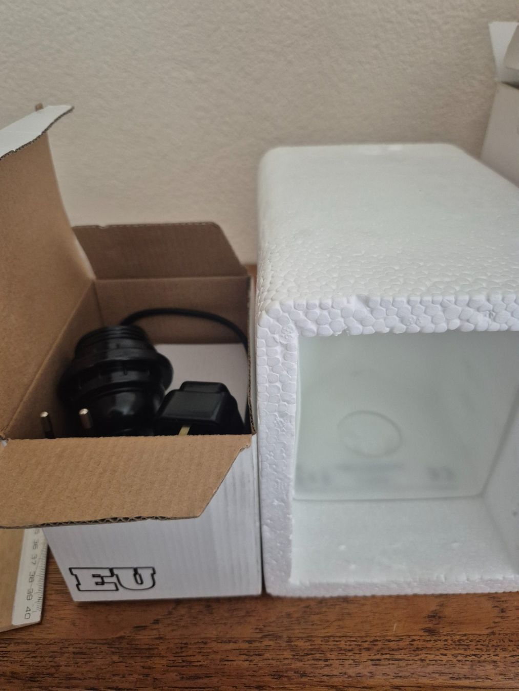 Lampade: Lampe livre maison neuve – Usato da Fully venduto da tameab 1