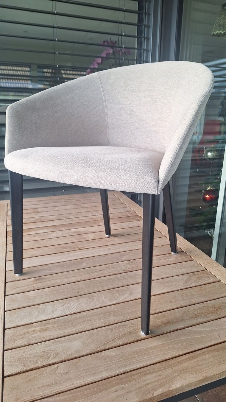 Poltrone: Designer Sessel mit Armlehne, hellbeige, neuwertig – Usato da Triesenberg venduto da Anastasia26