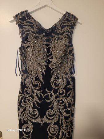 Abendkleid dunkelblau bestickt Grösse S/M
