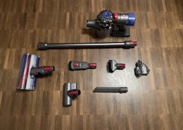 Dyson V8 mit neuem Akku und Filter Top Zustand!!